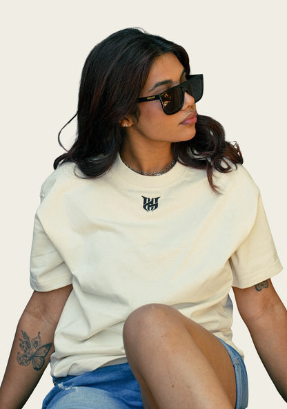 T-shirt Origin crème, porté, de face, deuxième angle, sur fond crème