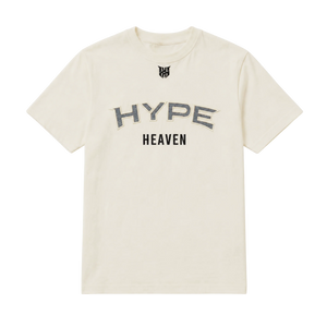 Signature Tee, un t-shirt unisexe oversize épais crème avec le logotype brodé HYPE HEAVEN sur la poitrine
