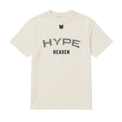 Signature Tee, un t-shirt unisexe oversize épais crème avec le logotype brodé HYPE HEAVEN sur la poitrine